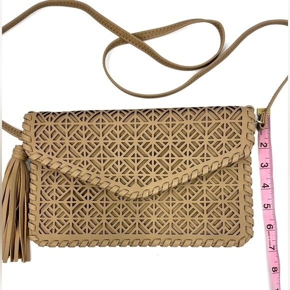 Leyla Laser Cut Envelope Clutch/Crossbody Tan NWOT - Picture 8 of 9